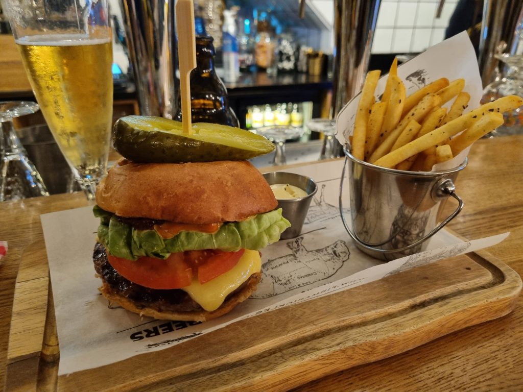 Firma Pickles Burgers & Wines